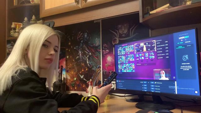 18-летняя Фрея Штейн оттрахана в попу геймером в позе доггистайл