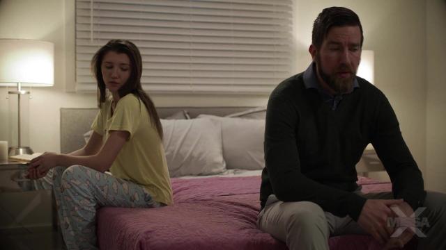 34Папочка какой у тебя член большой34 отчим поразил размером 21- летнюю падчерицу русский перевод