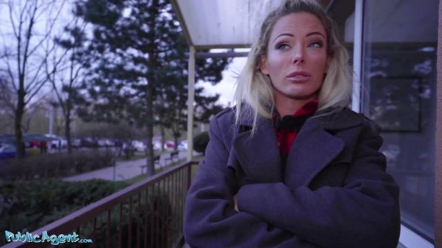 Блондинка трахается с незнакомцем за пожертвование коалам в Австралии