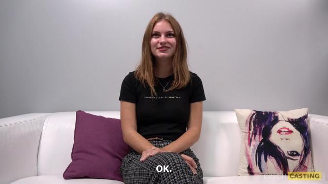 Чешку на кастинге агент не стесняясь пердолит раком на камеру