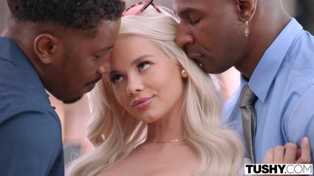 Длинные черные хуи в жопе блондинки Elsa Jean отлично пролечили от скуки