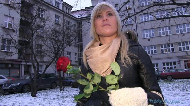 Думала 14 февраля одна буду а тут пикапер розу подарил и выебал