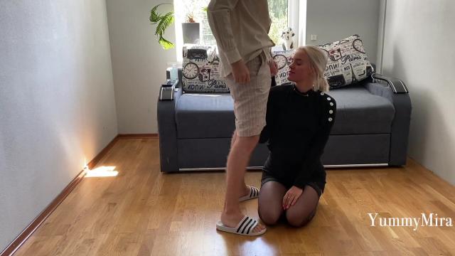 Горячий трах Отшлепал блондинку по заднице трахнул в киску и кончил в рот