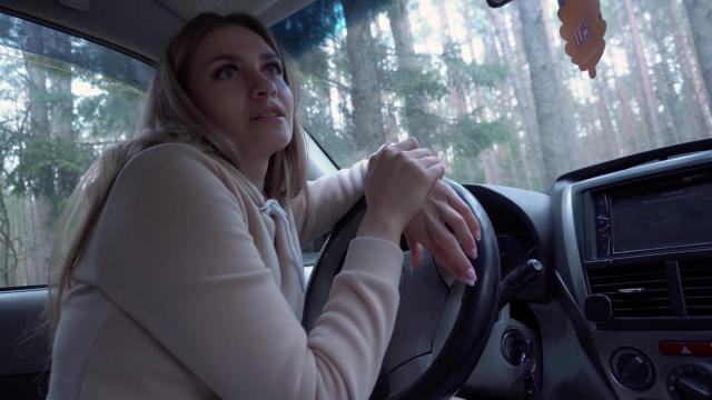 Грязная мачеха трахнула пасынка за городом