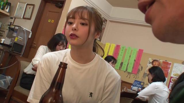 Извращенцы юзают беспомощную японочку в общественных местах