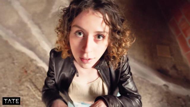 Как правильно отодрать тёлку на заброшке когда снаружи дождь и ветер