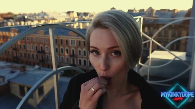 Красотка с тиндера дает на первом свидании за хорошее вино