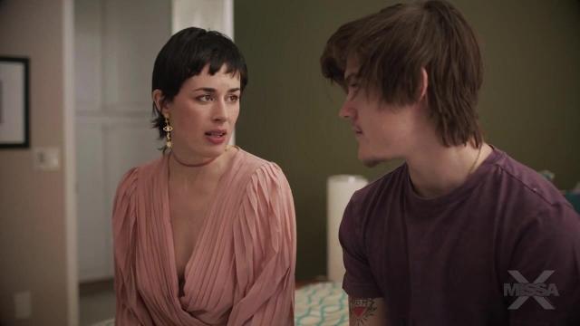 Мачеха долго ломалась но лишила девственности усатого пасынка