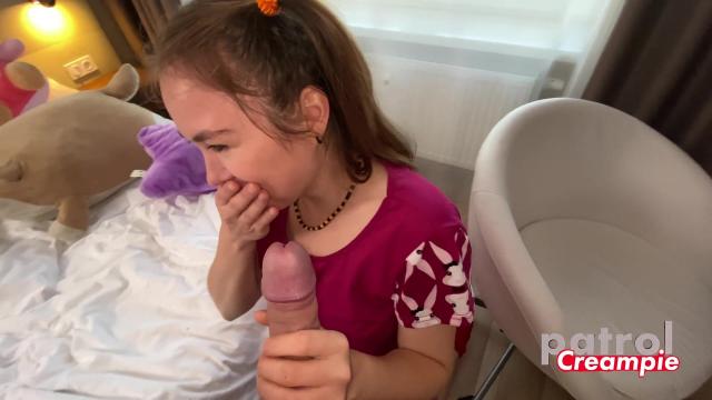 Мама в командировке давай дочка  помоги папе двоечница не учишься нормально хоть яйца отцу разгрузи