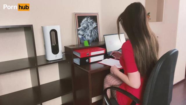 Наглый начальник Юрий Михайлович использует замужнюю секретаршу