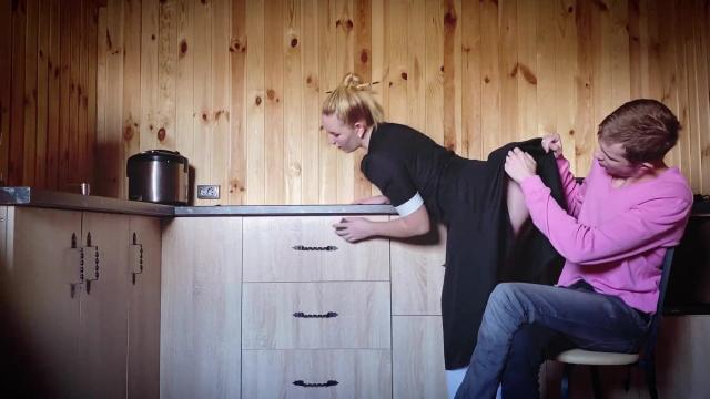 Нюра да не надо оладьи лучше я тебя своей сметаной накормлю