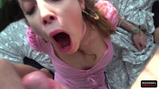 Обрезанный хуй без разговоров долбит наркоманку Механику нехуй с наркошами базарить