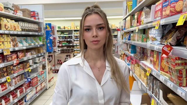 Отсос в подсобке и ебля в тачке Как я развёл красотку на секс через выбор гондонов