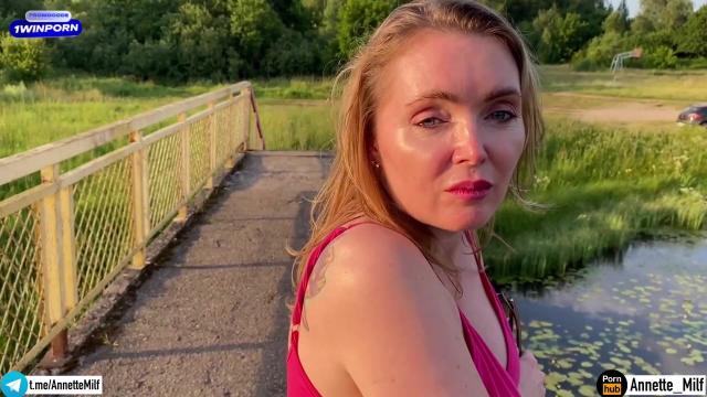 Ой смотрите  на мосту ебутся А это друг Валера мою мамку шпилит