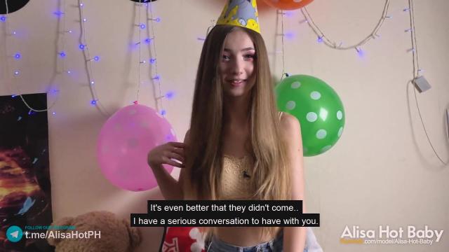 Папочка я знаю что за айфон сосут но ты можешь и трахнуть Алиса моя совсем взрослая стала