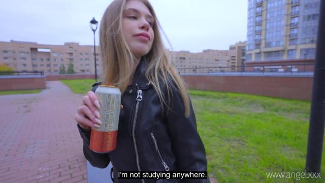 Парень-паинька неуверенно выебал гопничку