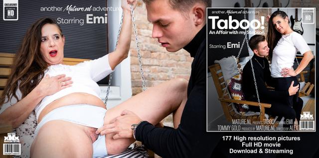 Парнишка проводит порно кастинг своей мачехе которая 7 лет без траха сидела дома