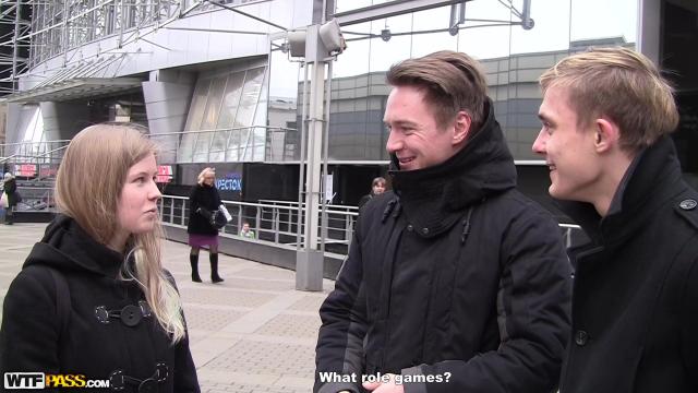 Пиздец-пикаперы обманом заманили тёлку в пустой бар где пустили по кругу