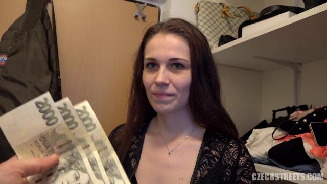 Проворный чех развел эскортинцу на анал во время секса