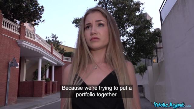 Русская красотка согласилась взять на клык у пикапера за хорошую сумму денег