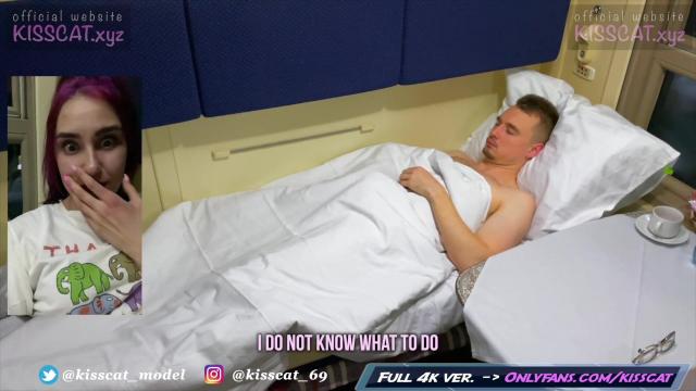 Русская стримерша отдалась попутчику в поезде и напилась его кончи