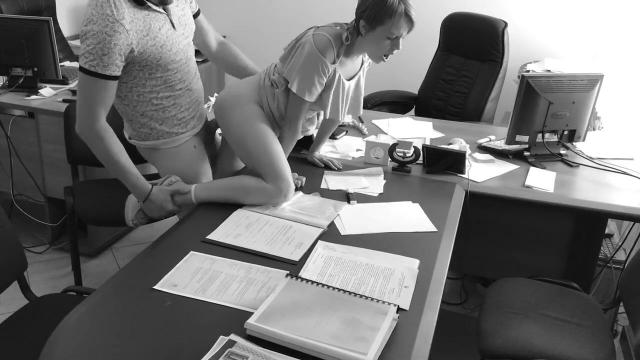 Скрытой камерой секс подлого босса с русской секретаршей Yasmibutt