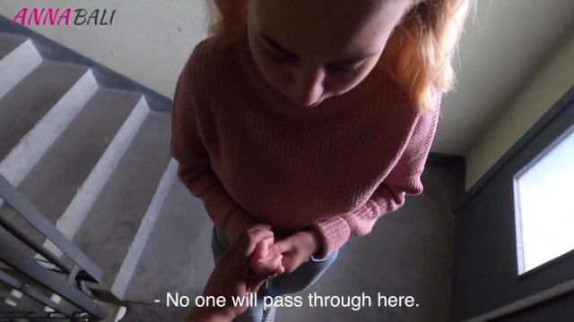 Восемнадцатилетней девчуле пришлось соснуть и трахнуться со сводным братом чтобы погулять с подружками