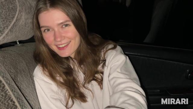 Всю машину обтёр этой блядью пока ебал