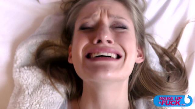 Вудман безжалостно ебет порноактрису даже не дав ей отоспаться перед съемками