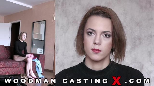 Вудман сурово шлепает девушку по лицу во время жёсткого анала