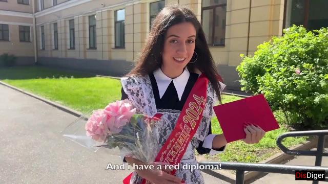 Выпускница Катя в школьной форме и белых колготках Ебал кто таких