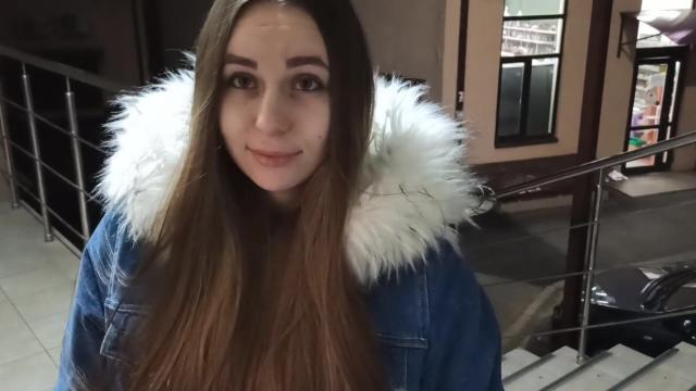 Жадный глубокий минет в подъезде с русской сиськатой спермодобытчицей